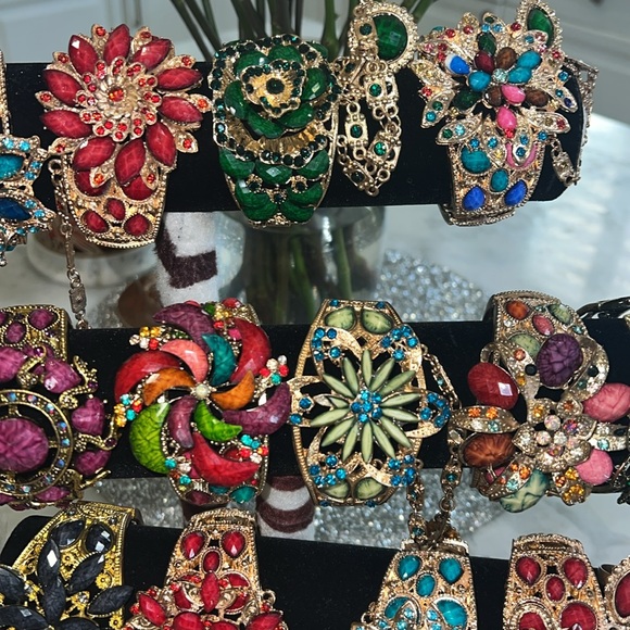 Gorgeous bracelets with and with out attached rings - Picture 4 of 11